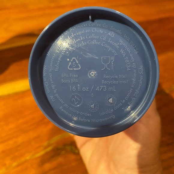 Starbucks set of 6 blue holiday cups with reusable lids - Picture 5 of 5